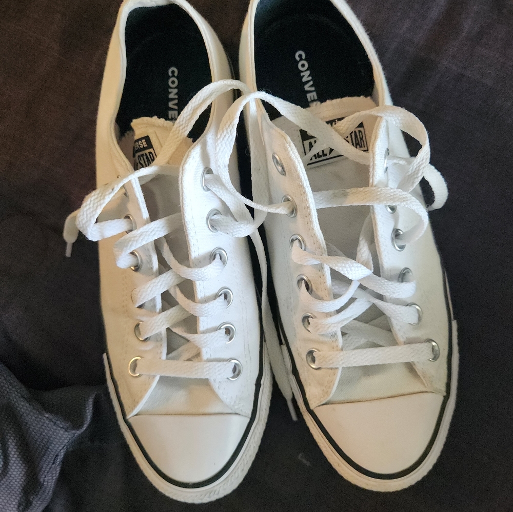White converse - Picture 2 of 10